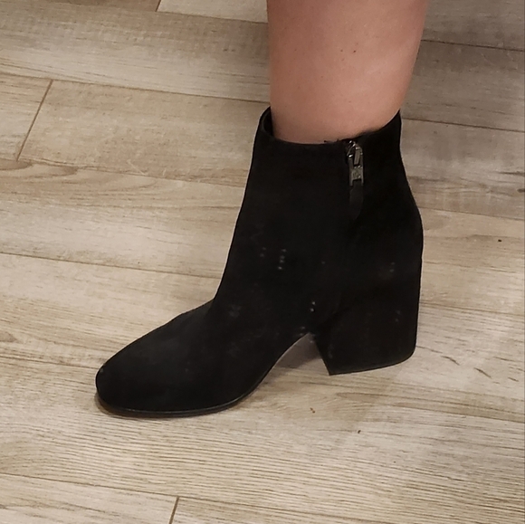 NWOB Sam Edelman Suede Booties - Picture 10 of 12